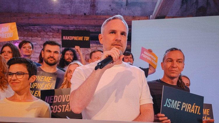 Dvojkoví Piráti a Pirátky se objeví na kandidátce do sněmovny